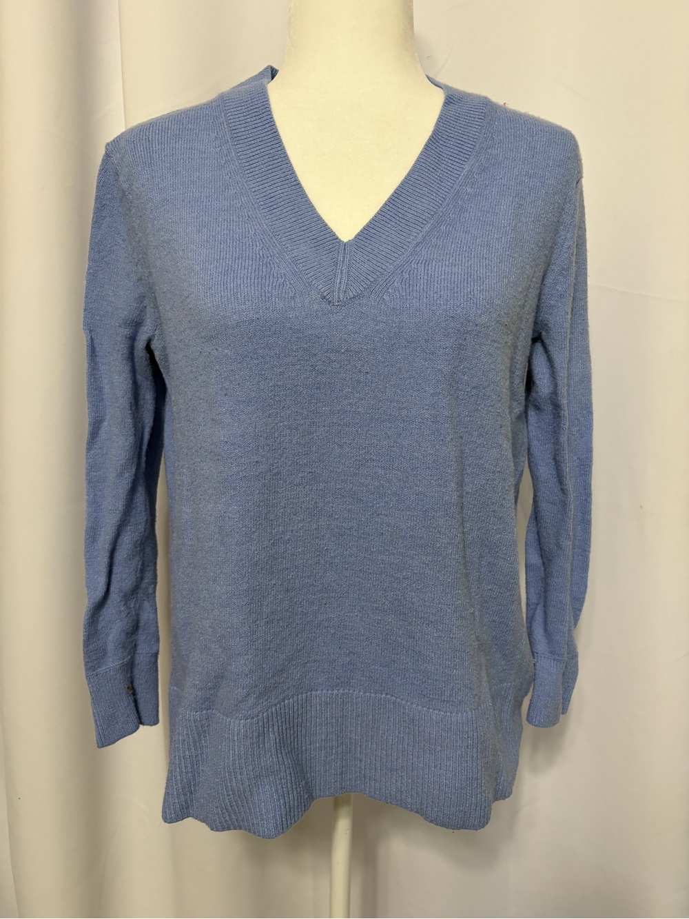 Banana Republic Women's V-Neck Sweater in Periwinkle Blue